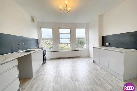 3 bedroom flat to rent, York Road, Southend