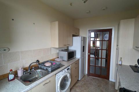 2 bedroom flat to rent, 10F Abbotsford Place, ,