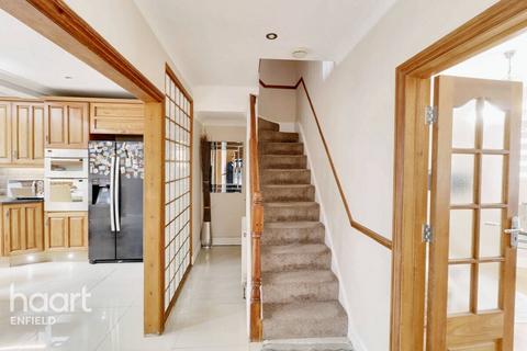 4 bedroom end of terrace house for sale, Roedean Avenue, Enfield