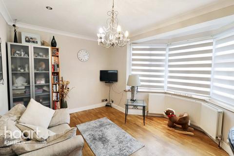 4 bedroom end of terrace house for sale, Roedean Avenue, Enfield