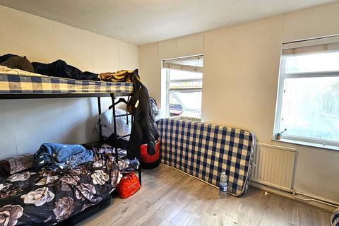 2 bedroom flat for sale, Walworth Road, London SE17