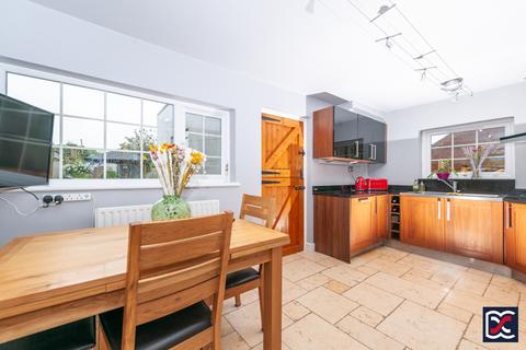 12 Abbey Road, Syresham, Brackley, NN13 5HW