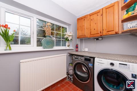 12 Abbey Road, Syresham, Brackley, NN13 5HW