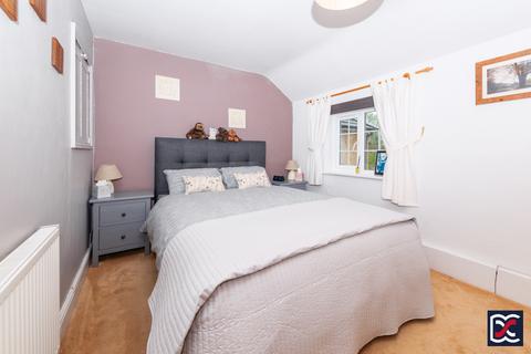 12 Abbey Road, Syresham, Brackley, NN13 5HW