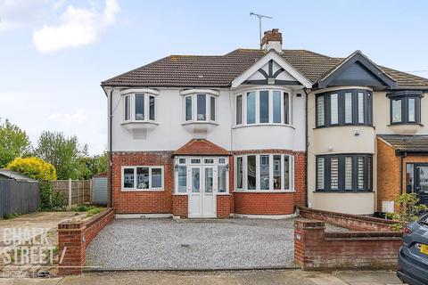 92 Marshalls Drive, Romford, RM1 4JS