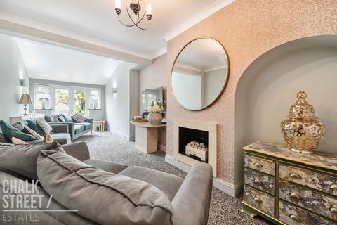 92 Marshalls Drive, Romford, RM1 4JS