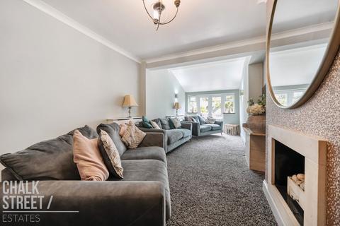 92 Marshalls Drive, Romford, RM1 4JS