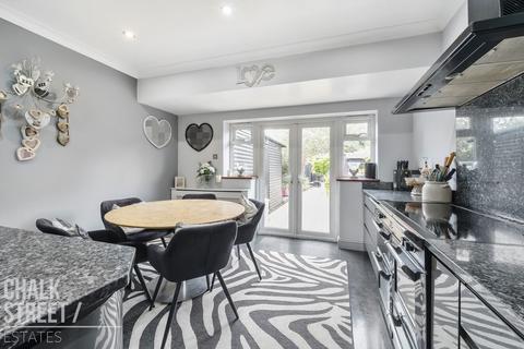 92 Marshalls Drive, Romford, RM1 4JS