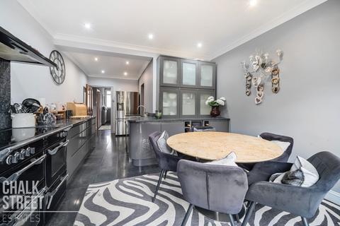 92 Marshalls Drive, Romford, RM1 4JS