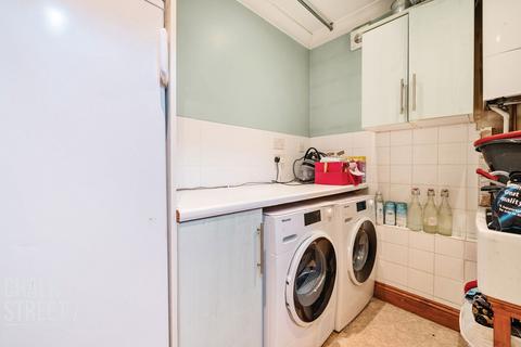 92 Marshalls Drive, Romford, RM1 4JS