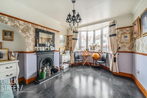 92 Marshalls Drive, Romford, RM1 4JS