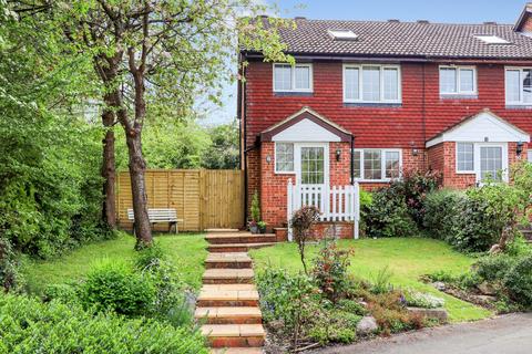 4 bedroom end of terrace house for sale, 52 FOXGLOVE GARDENS, GUILDFORD