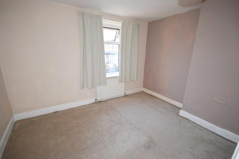 3 bedroom end of terrace house to rent, Bennett Street, Buxton, Derbyshire, SK17