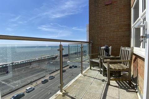 2 bedroom flat to rent, Channigs, Hove BN3