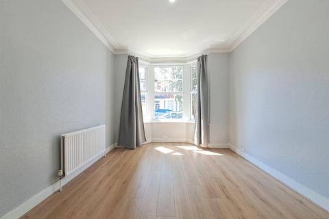 2 bedroom house to rent, Grange Avenue, London