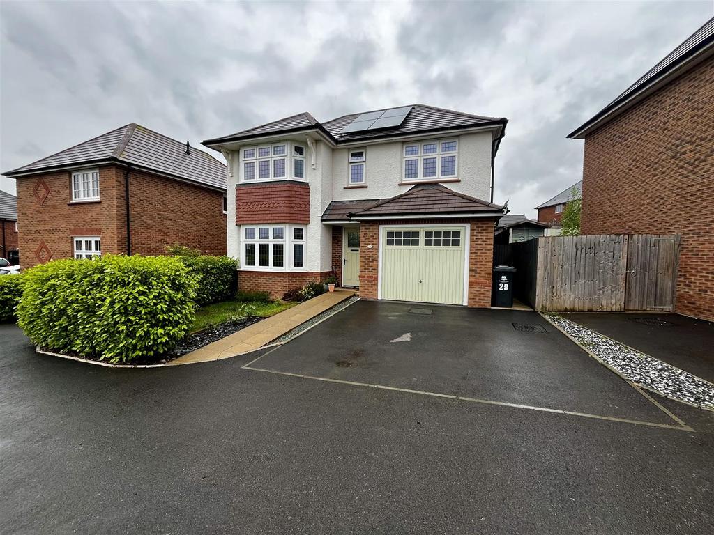 Edwin Jones Way, Lydney GL15 4 bed detached house for sale £415,000
