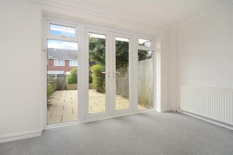 3 Delaporte Close, Epsom, KT17 4AF