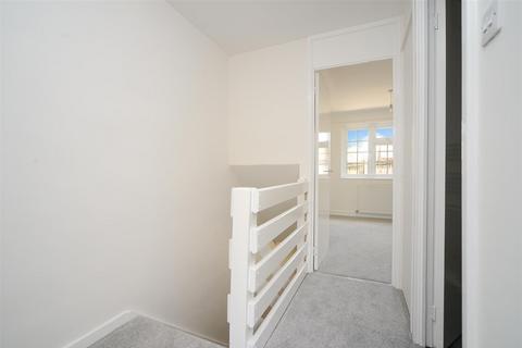 3 Delaporte Close, Epsom, KT17 4AF