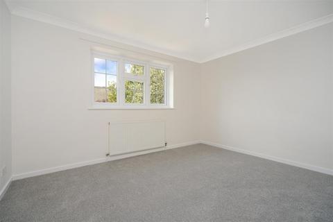 3 Delaporte Close, Epsom, KT17 4AF