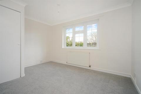 3 Delaporte Close, Epsom, KT17 4AF
