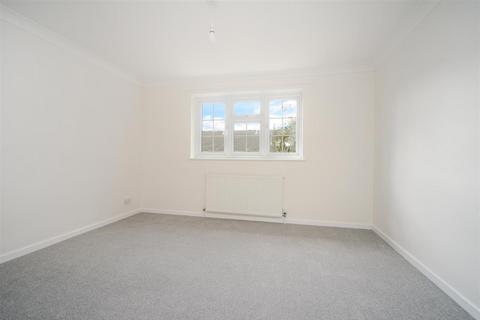 3 Delaporte Close, Epsom, KT17 4AF
