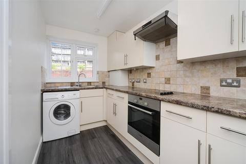 3 Delaporte Close, Epsom, KT17 4AF