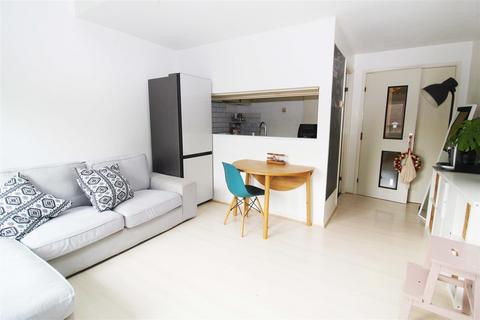 18 Hope Close, Sutton, SM1 4AT