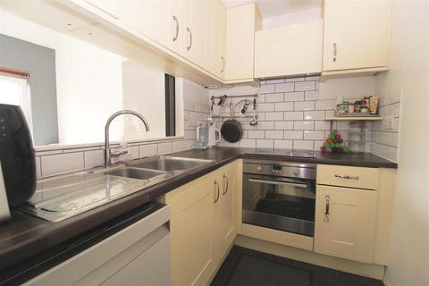 18 Hope Close, Sutton, SM1 4AT