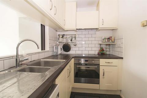 18 Hope Close, Sutton, SM1 4AT