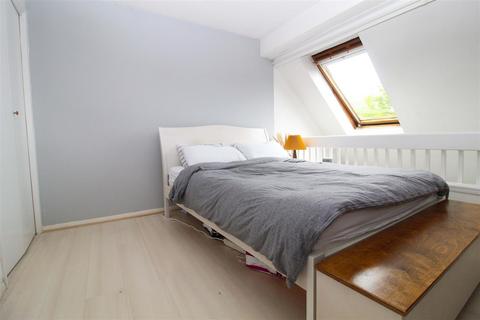18 Hope Close, Sutton, SM1 4AT