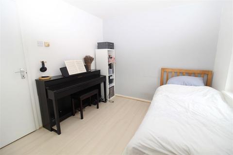 18 Hope Close, Sutton, SM1 4AT