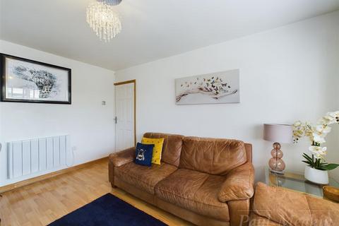 2 bedroom maisonette for sale, Swallowdale, South Croydon, Surrey