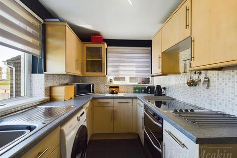 43 Swallowdale, South Croydon, CR2 8SG