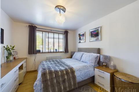 43 Swallowdale, South Croydon, CR2 8SG