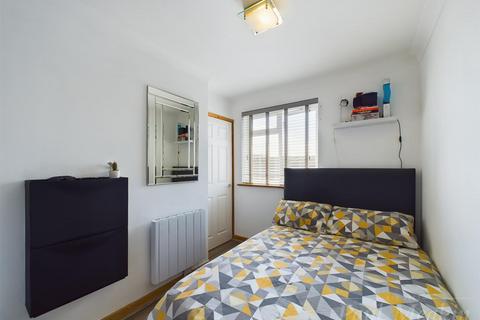 43 Swallowdale, South Croydon, CR2 8SG