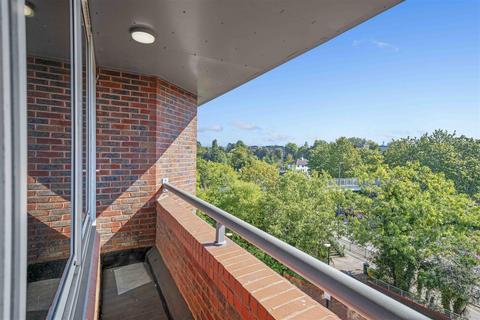 2 bedroom flat for sale, Liongate House, Ladymead, Guildford GU1
