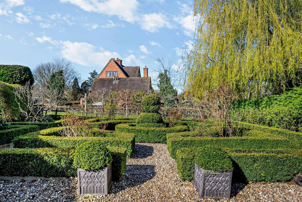 Manicured box parterre