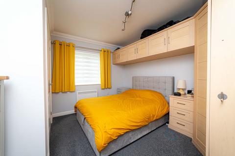2 bedroom ground floor flat for sale, Galloway Drive, Kennington, TN25