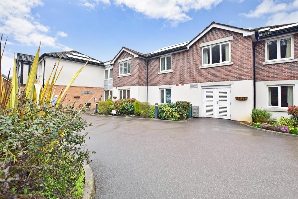 Stafford Road Caterham CR3 2 bed retirement property to rent £1,400