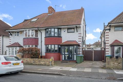 3 bedroom semi-detached house to rent, Canberra Road London SE7