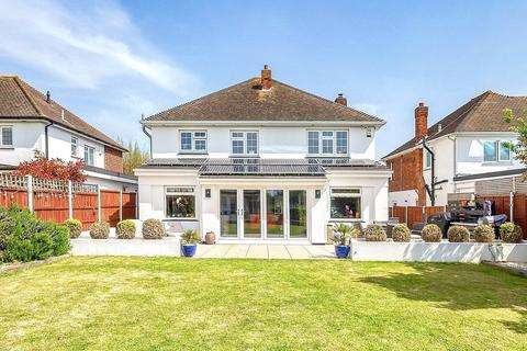 4 bedroom detached house for sale, Wansfell Gardens, Thorpe Bay, Essex, SS1
