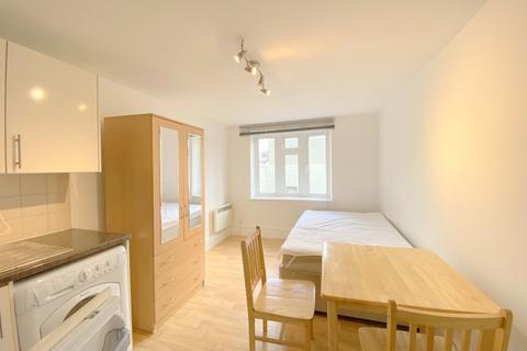 Studio to rent, Fortune Green Road, London NW6