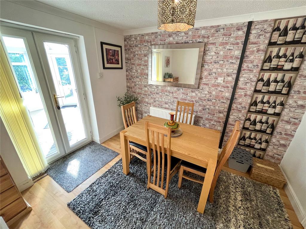 Bed 1 / Dining Room