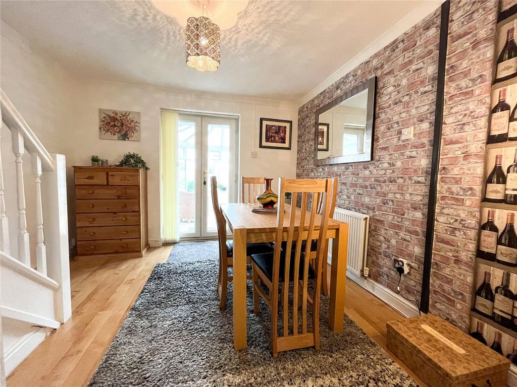 Bed 1 / Dining Room