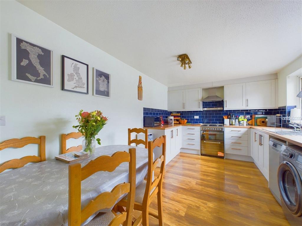 Cook Road, Horsham RH12 3 bed terraced house for sale £385,000