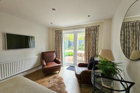 10 Macrae Road, Pill, Bristol, BS20 0EB