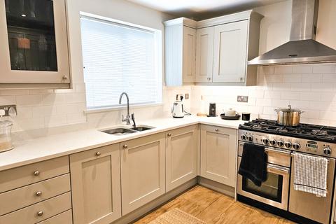 10 Macrae Road, Pill, Bristol, BS20 0EB