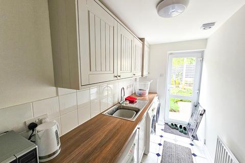 10 Macrae Road, Pill, Bristol, BS20 0EB