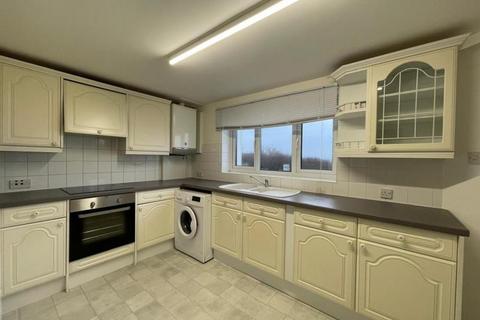 2 bedroom flat to rent, Scholes Park Road, Scrborough YO12