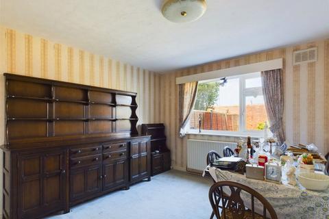 2 bedroom ground floor flat for sale, Gaisford Close, Tarring, Worthing BN14 7HU